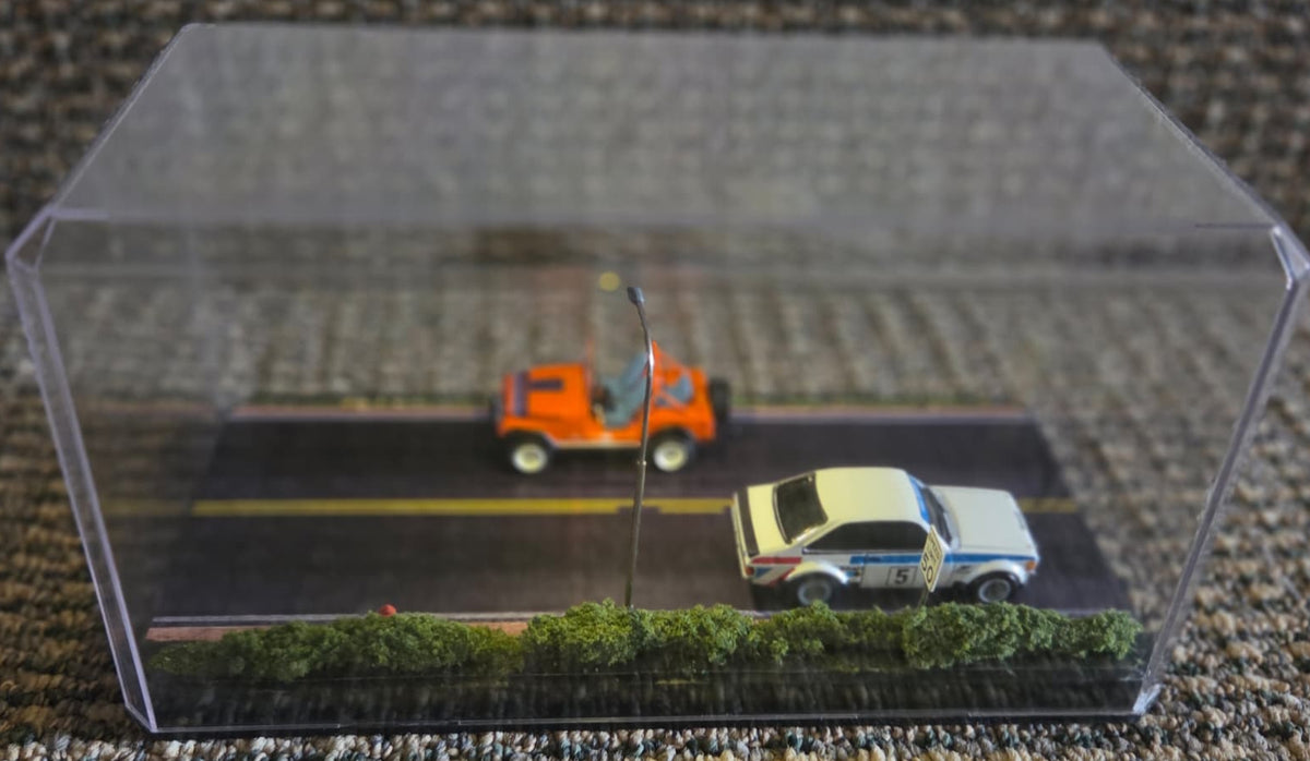 1:64 Diecast Road Diorama — Clear Acrylic Display Case