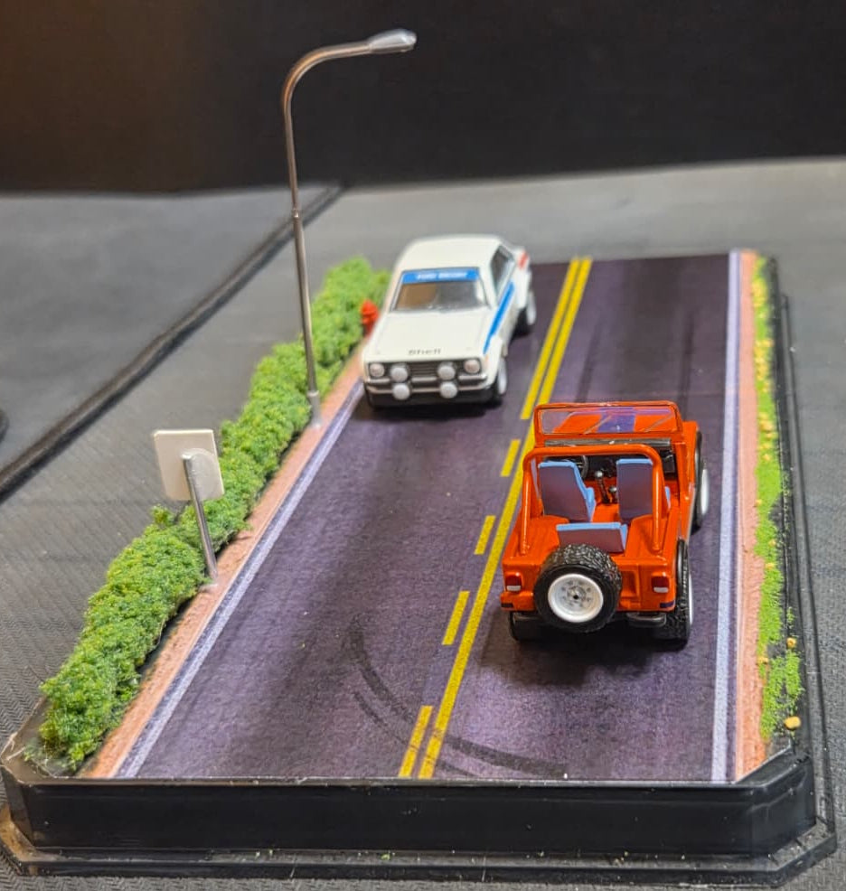 1:64 Diecast Road Diorama — Clear Acrylic Display Case