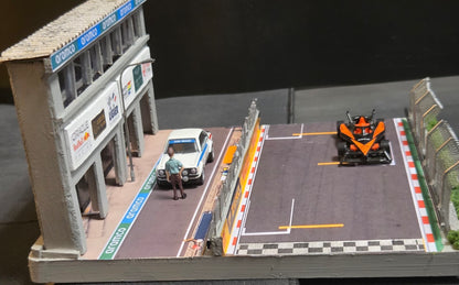 1:64 Diecast Lighted Formula 1 Racetrack Paddock Diorama