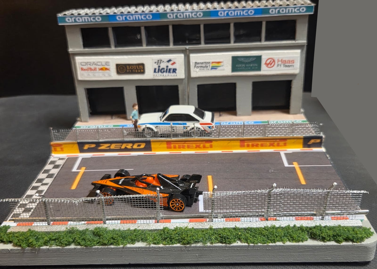 1:64 Diecast Lighted Formula 1 Racetrack Paddock Diorama