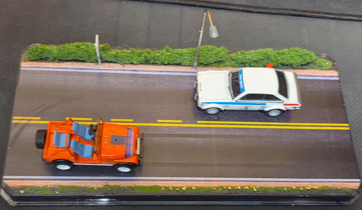 1:64 Diecast Road Diorama — Clear Acrylic Display Case
