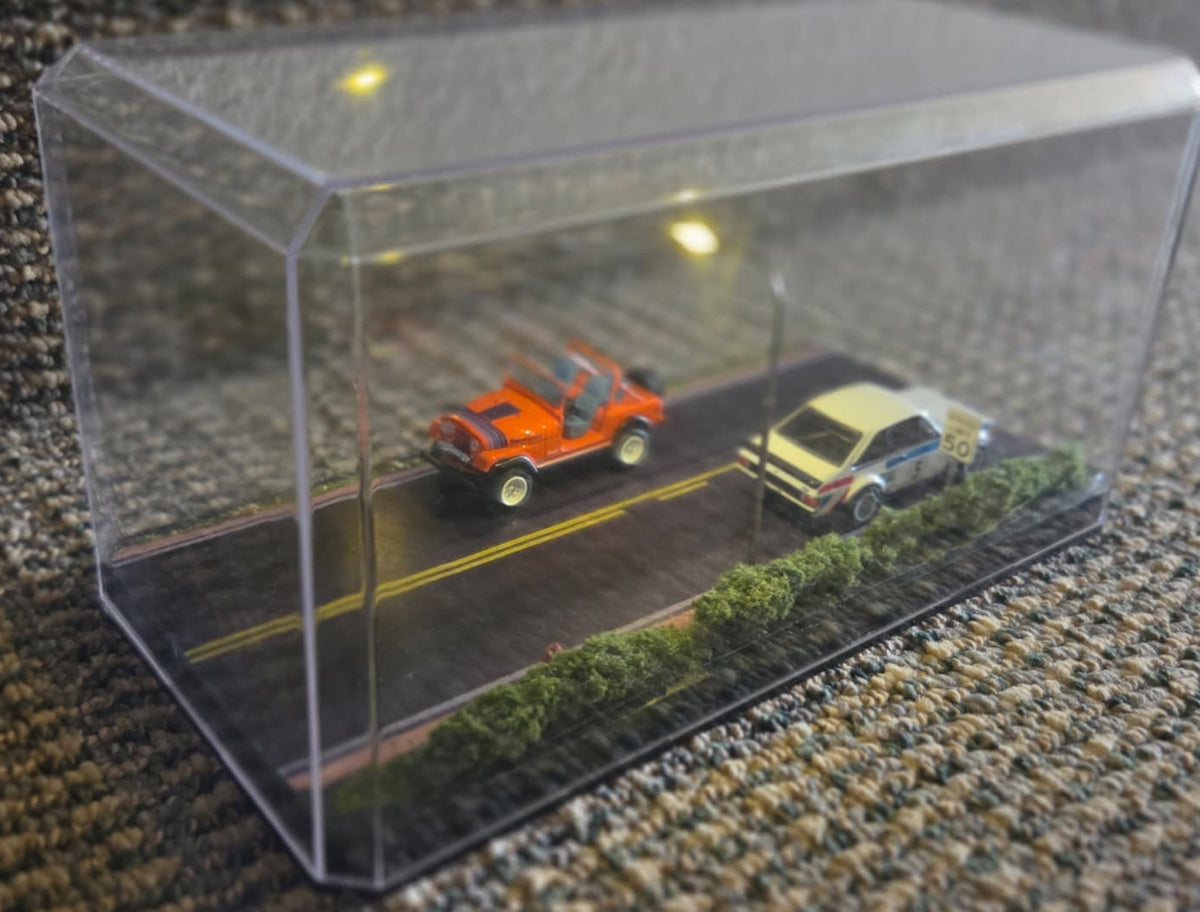 1:64 Diecast Road Diorama — Clear Acrylic Display Case